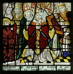 Vitrail représentant un évêque, possiblement Saint Nicolas - French School